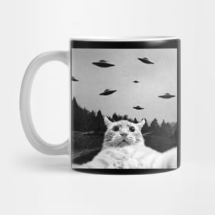 Funny Cat Shirt, Cat Selfie UFO, Cat UFO Shirt, Cat and UFOs, Retro 90s Alien, Funny Cat Lover Mug
